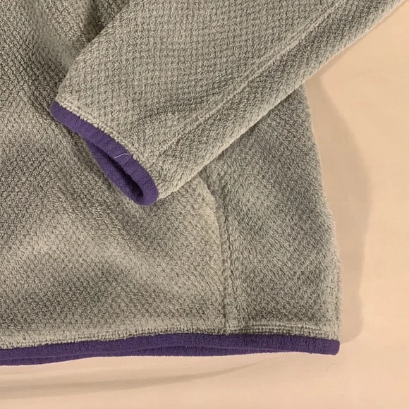 🚫🚫SOLD🚫🚫 Gray Patagonia with Purple Accents - Picture 3 of 8